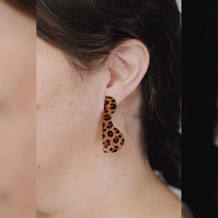 brinco sillus animal print