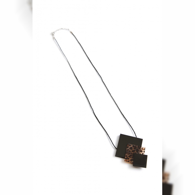 colar tribo animal print