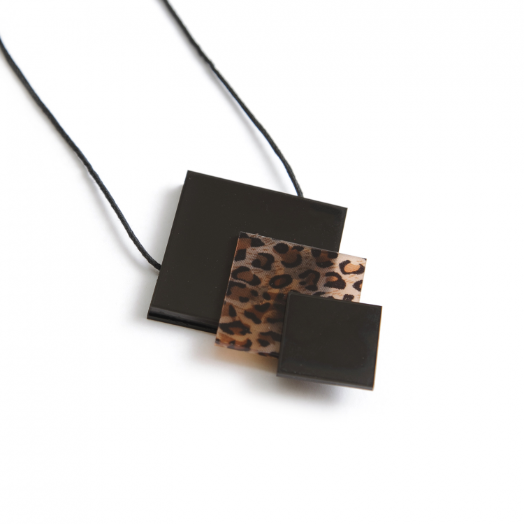 colar tribo animal print